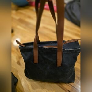 Everlane tote with zipper closure